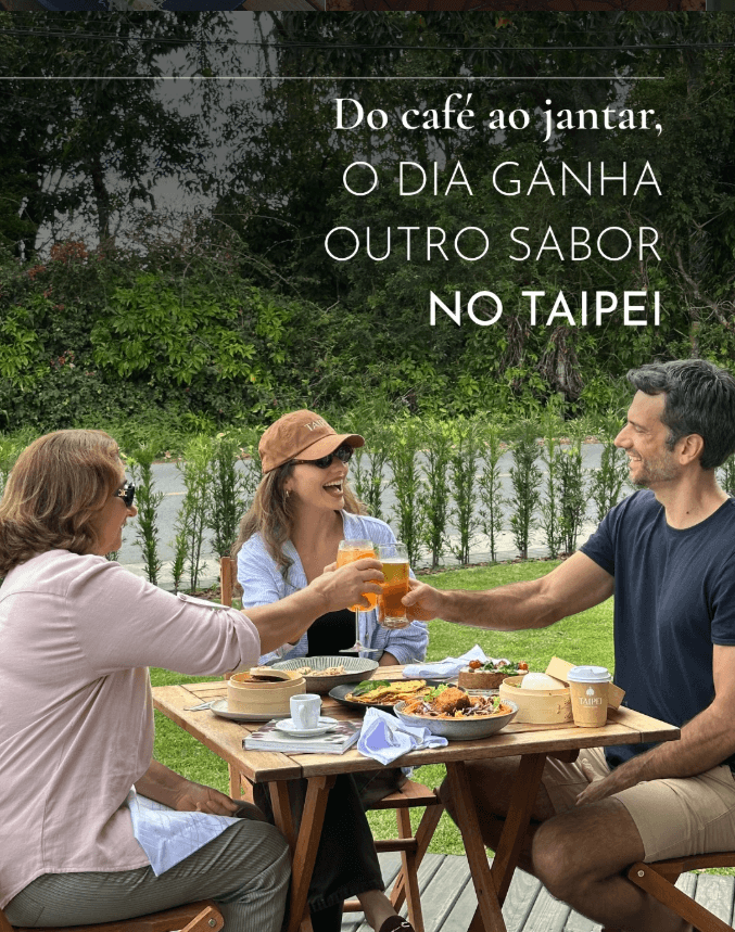 Clientes aproveitando o almoço no restaurante em Cacupé